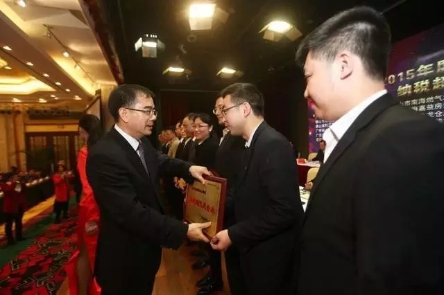 熱烈祝賀我司潘偉深董事長獲評先進(jìn)民營企業(yè)家
