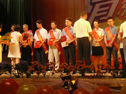 我公司參加——2010大瀝商會“賀中秋，迎國慶”暨表彰杰出員工文藝晚會