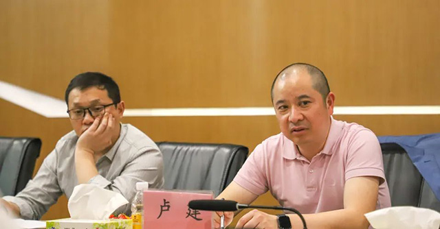 中國有色金屬加工工業(yè)協(xié)會一行人聽取了華昌發(fā)展戰(zhàn)略的匯報(bào)