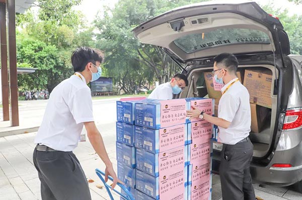 華昌集團向大浩湖社區(qū)捐贈防疫物資和生活用品