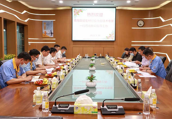 南海區(qū)鋁型材行業(yè)協(xié)會(huì)技術(shù)專家一行蒞臨華昌集團(tuán)指導(dǎo)工作。